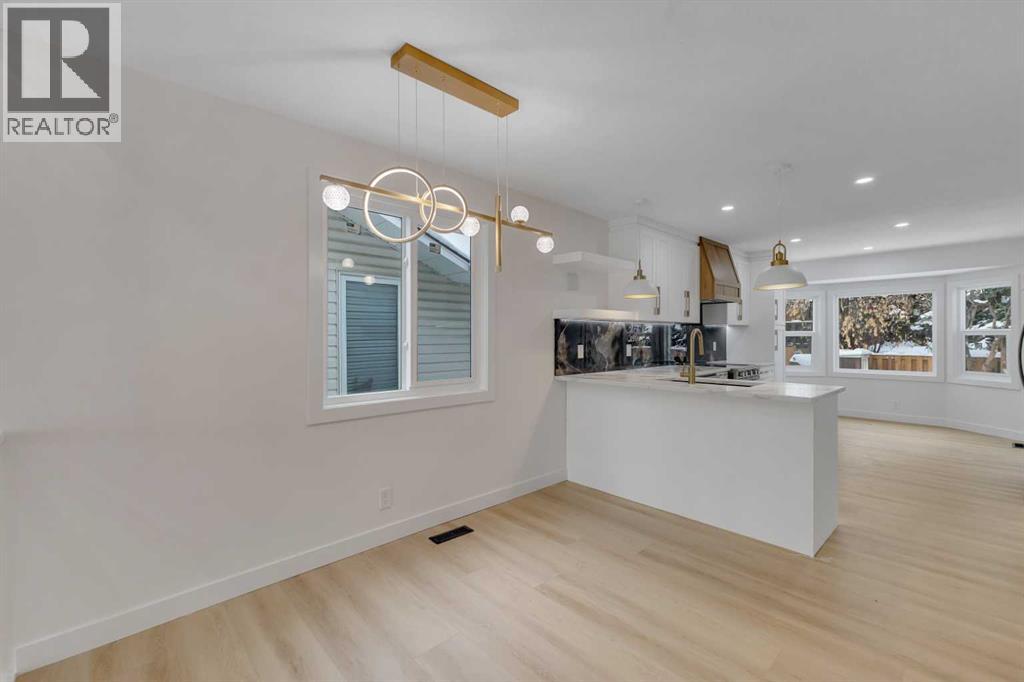 19 Cedargrove Place Sw, Calgary, Alberta  T2W 4T8 - Photo 9 - A2273303