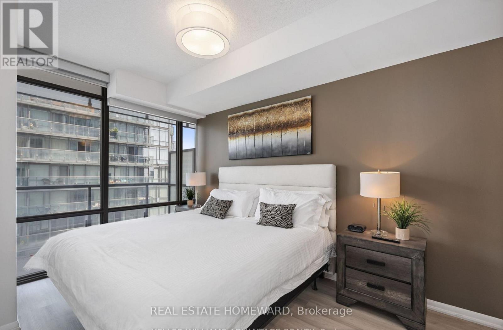 2501 - 38 Grenville Street, Toronto, Ontario  M4Y 1A5 - Photo 6 - C12645354