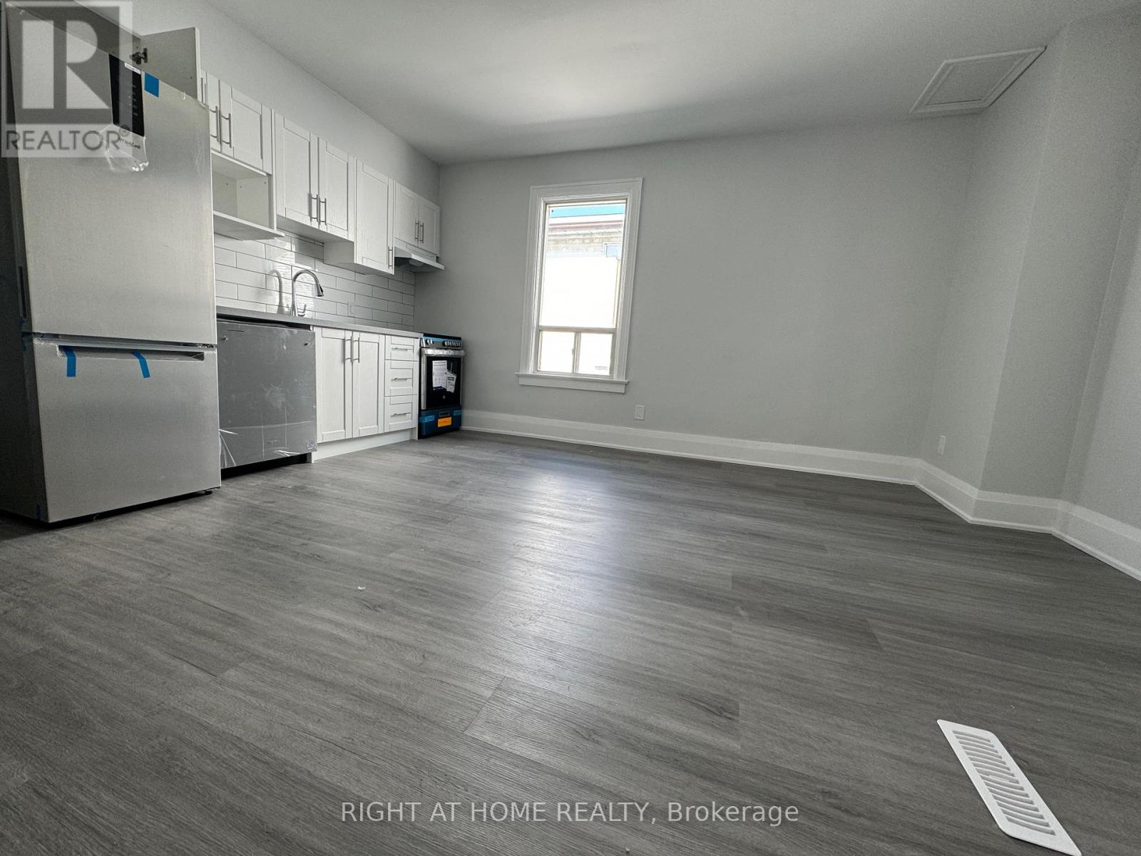 UPPER - 68 WOODINGTON AVENUE, Toronto, Ontario