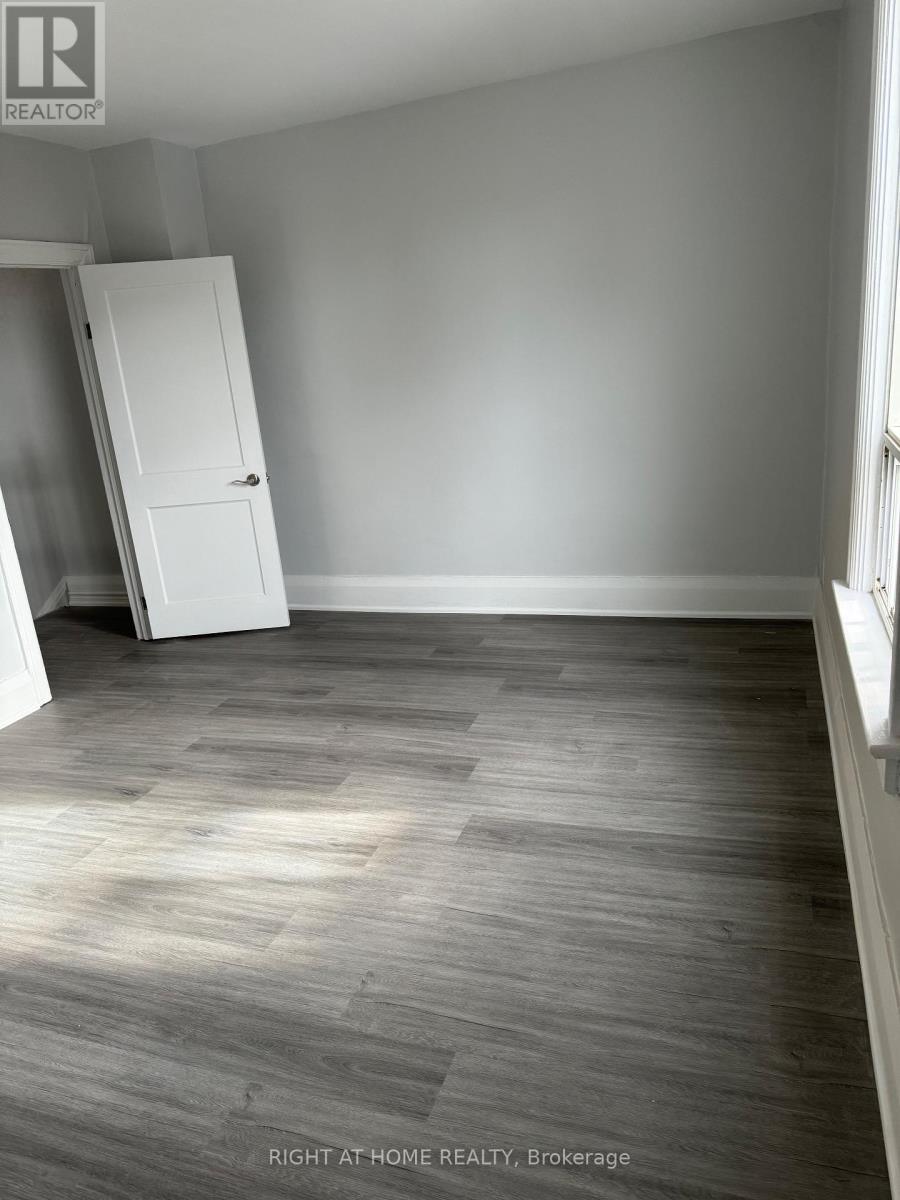 Upper - 68 Woodington Avenue, Toronto, Ontario  M4C 3J5 - Photo 3 - E12645364