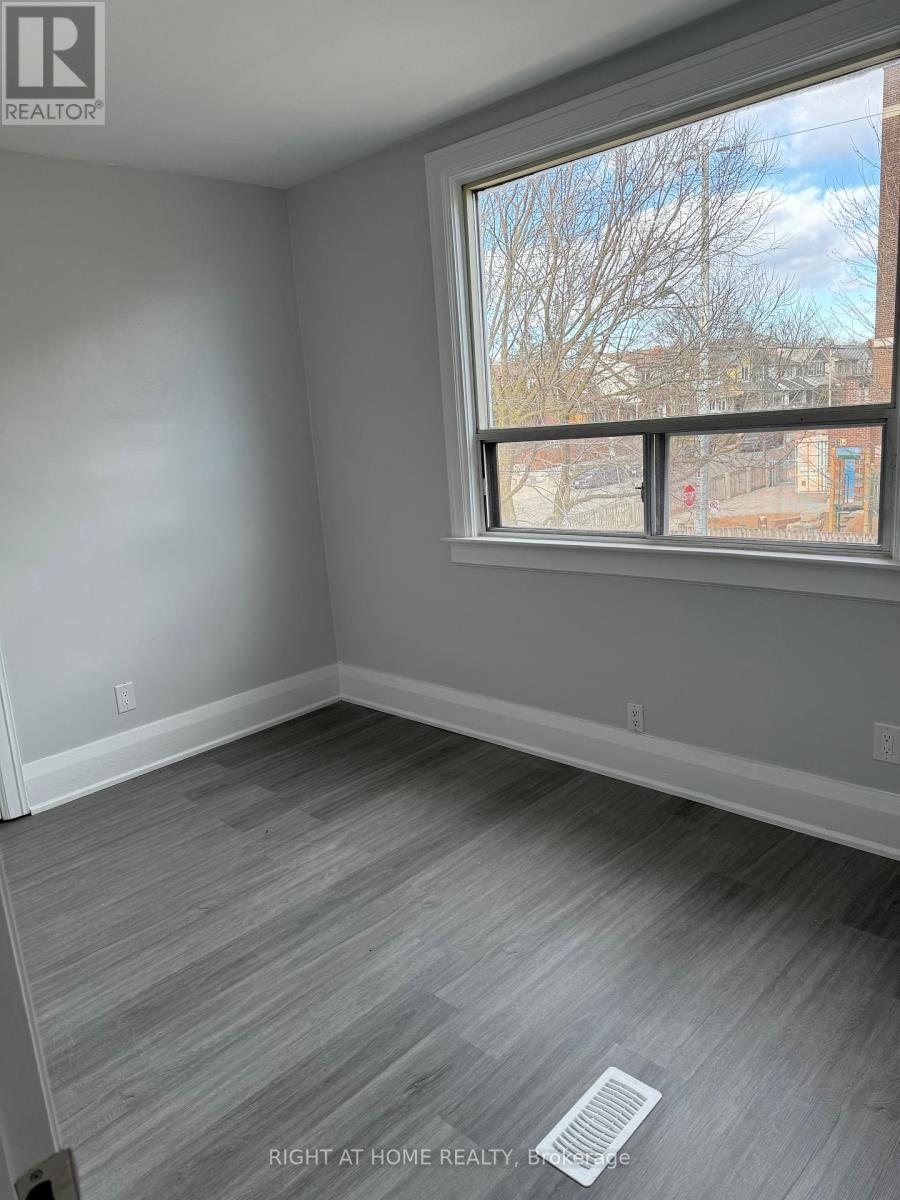 Upper - 68 Woodington Avenue, Toronto, Ontario  M4C 3J5 - Photo 5 - E12645364