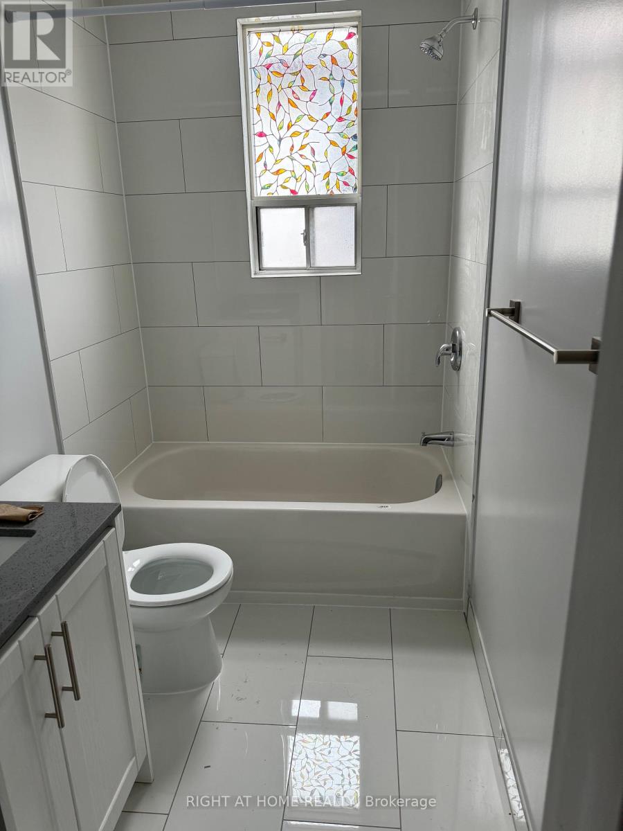 Upper - 68 Woodington Avenue, Toronto, Ontario  M4C 3J5 - Photo 6 - E12645364