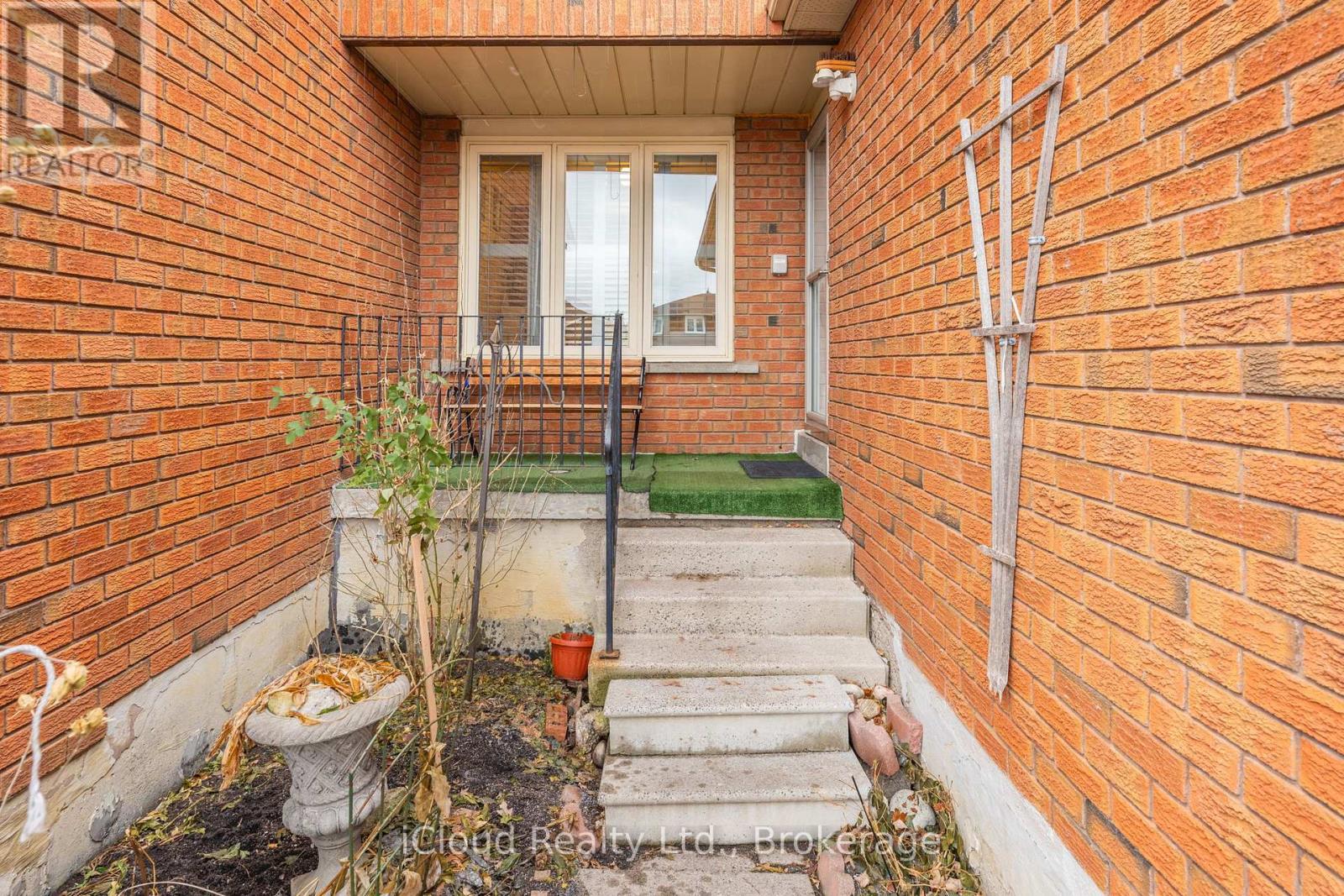 66 Dutch Crescent, Brampton, Ontario  L6Y 3X1 - Photo 5 - W12645348