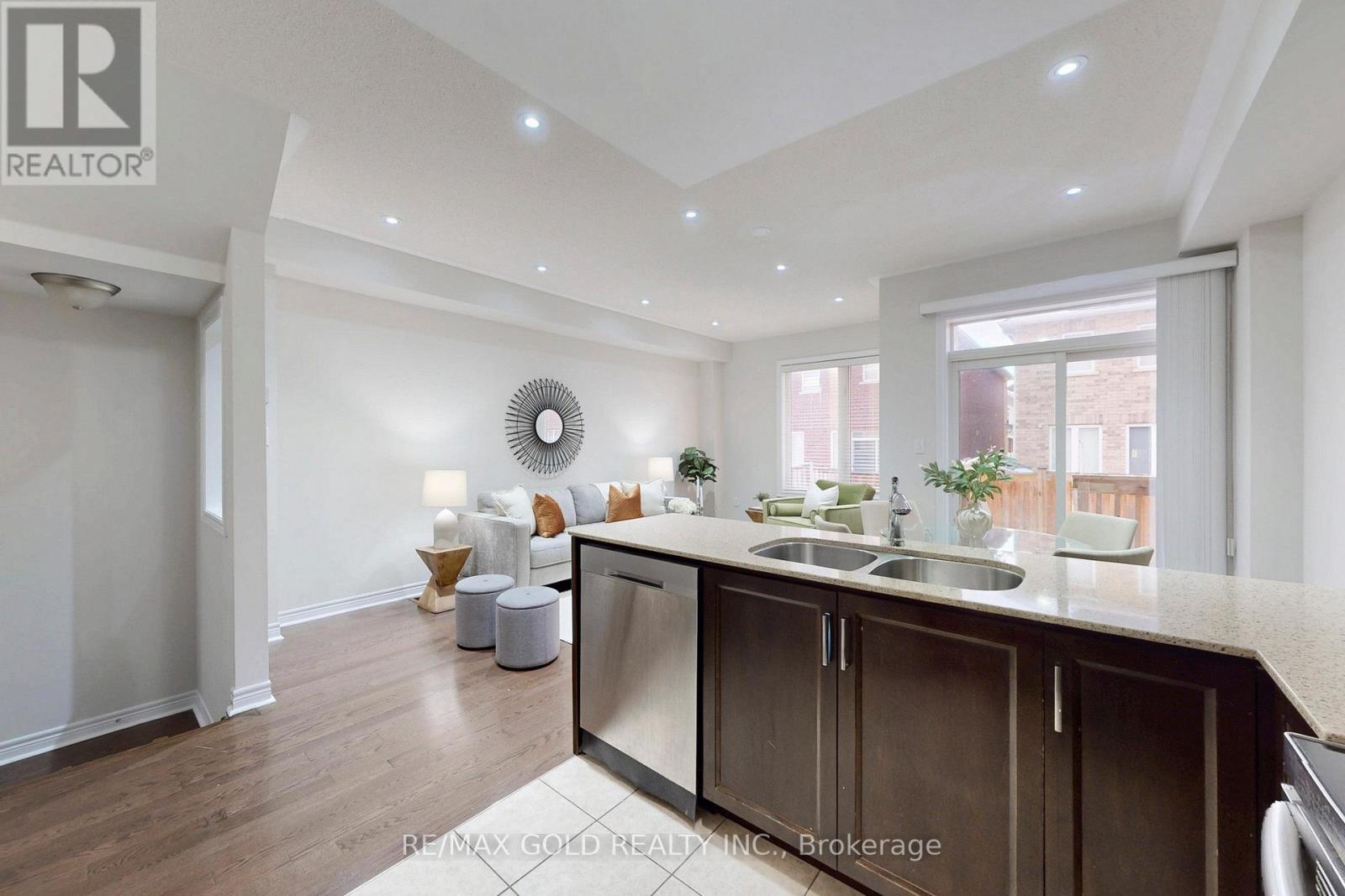 62 Pennycross Crescent, Brampton, Ontario  L7A 4M1 - Photo 12 - W12645360