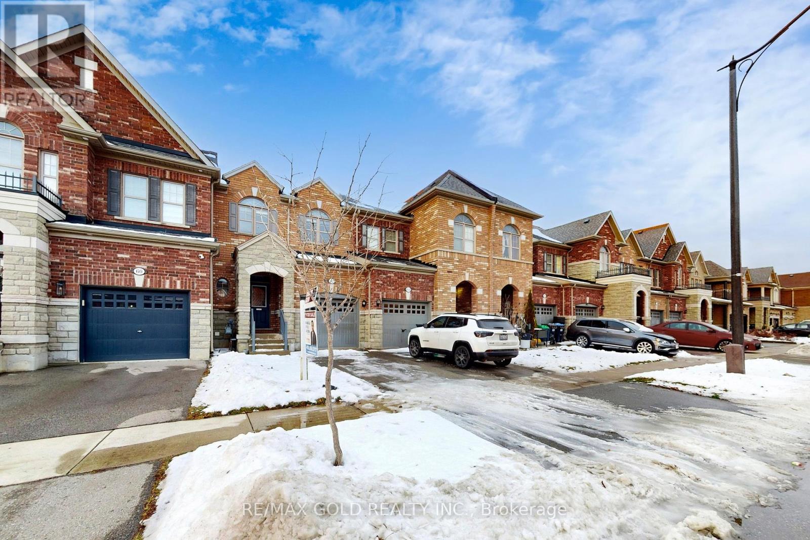 62 Pennycross Crescent, Brampton, Ontario  L7A 4M1 - Photo 2 - W12645360