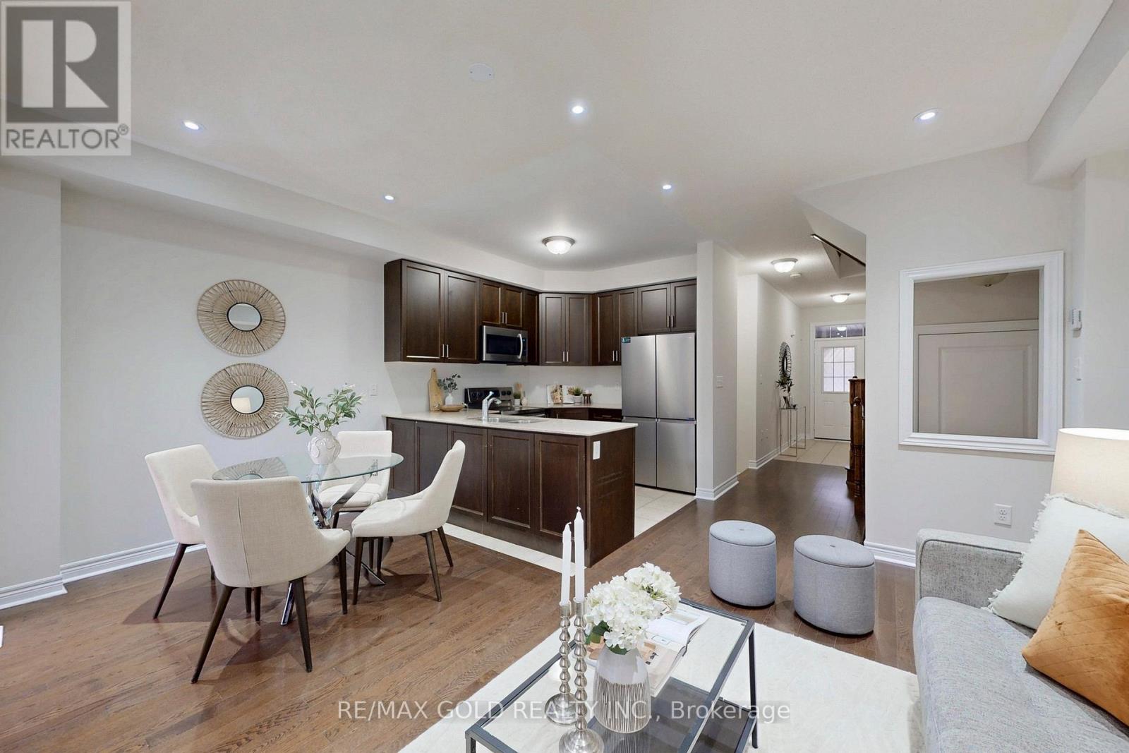 62 Pennycross Crescent, Brampton, Ontario  L7A 4M1 - Photo 9 - W12645360