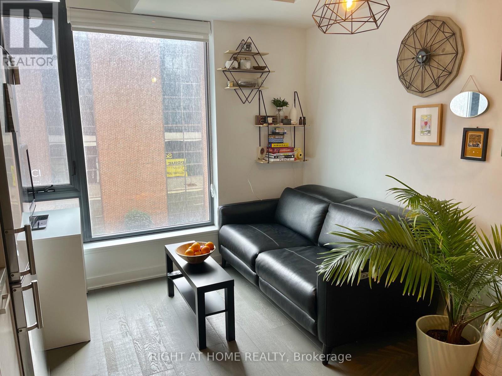 705 - 203 Catherine Street, Ottawa, Ontario  K2P 1J5 - Photo 4 - X12436351