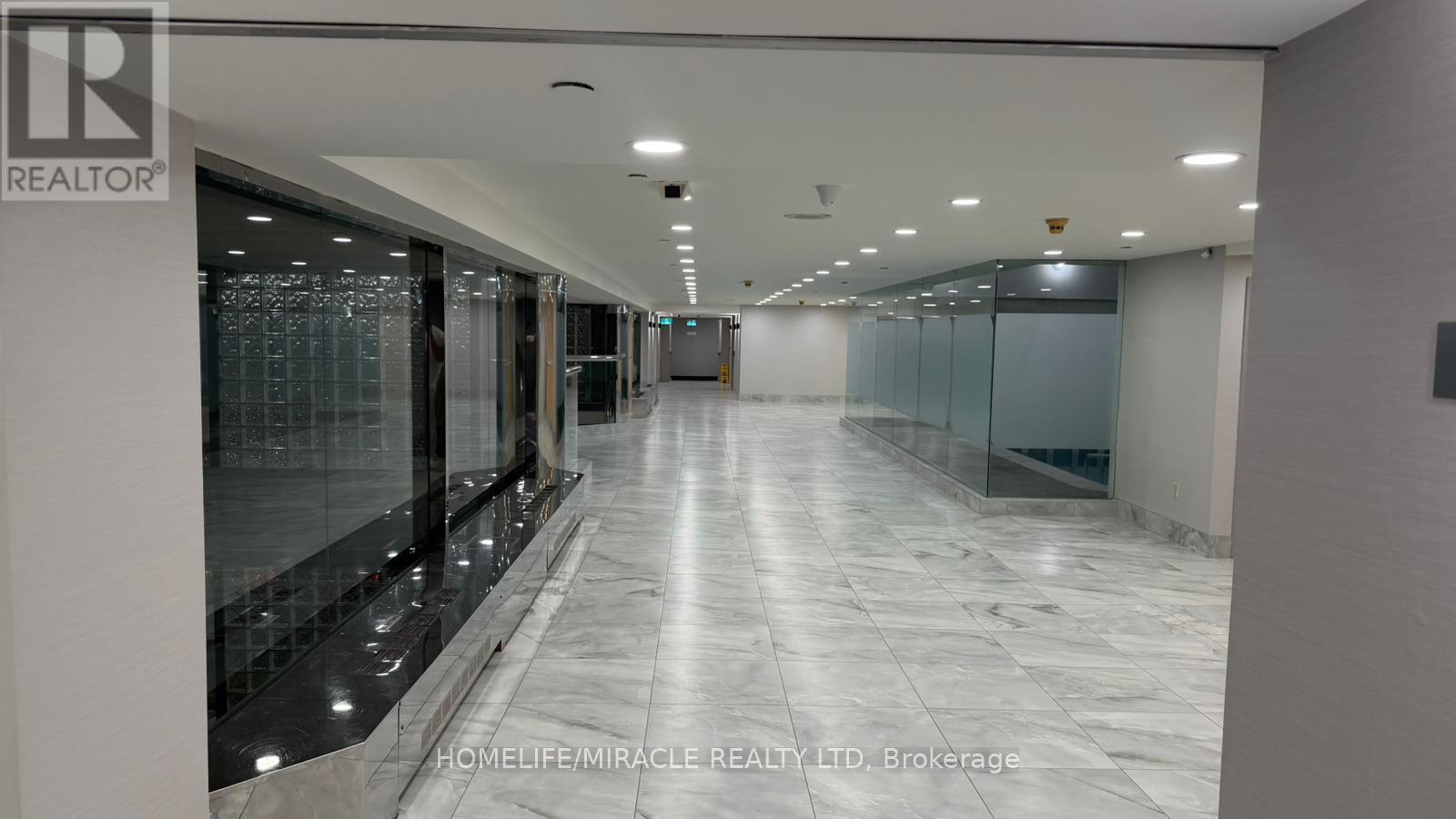 Ph-108 - 335 Webb Drive, Mississauga, Ontario  L5B 4A1 - Photo 5 - W12644076