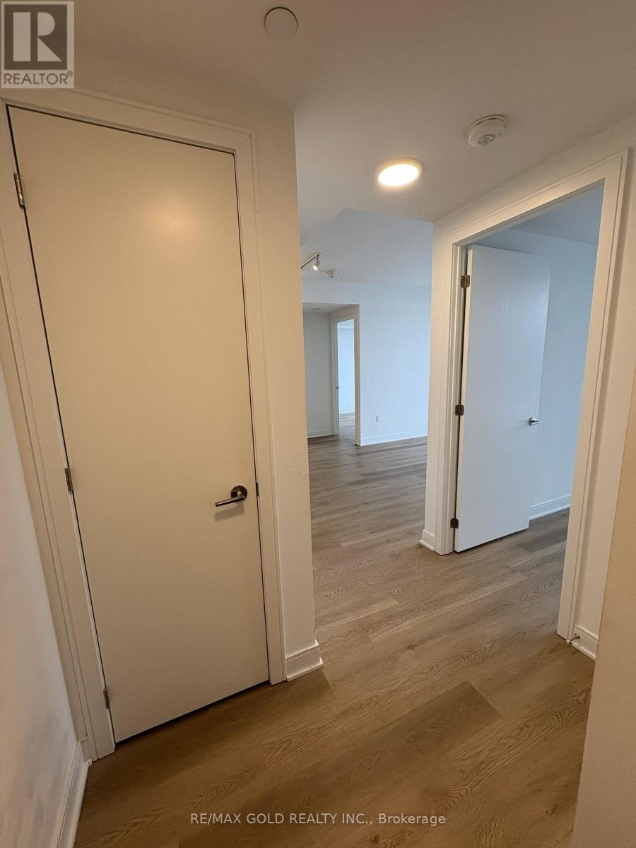 803 - 86 Dundas Street, Mississauga, Ontario  L5A 0B1 - Photo 1 - W12645396