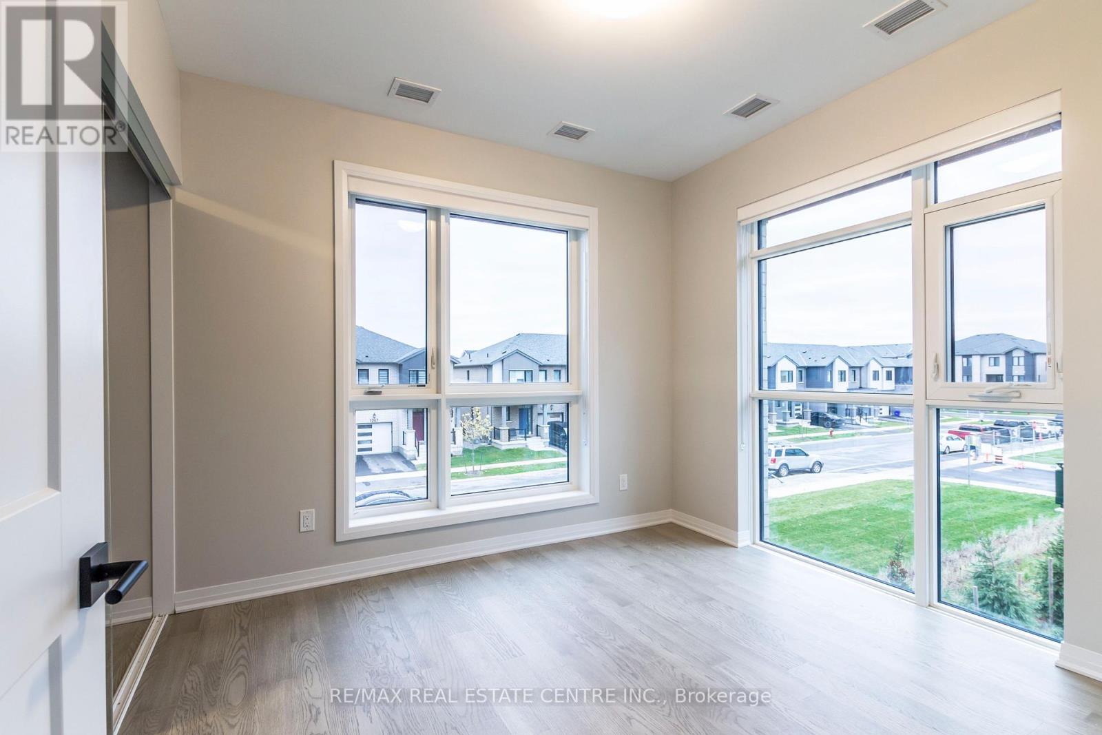 207 - 460 Gordon Krantz Avenue, Milton, Ontario  L9E 1Z2 - Photo 28 - W12645426