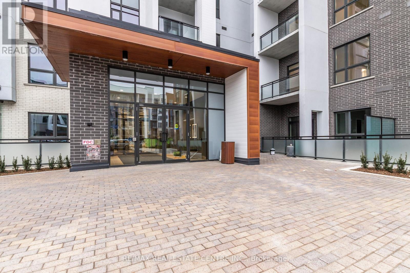 207 - 460 Gordon Krantz Avenue, Milton, Ontario  L9E 1Z2 - Photo 5 - W12645426