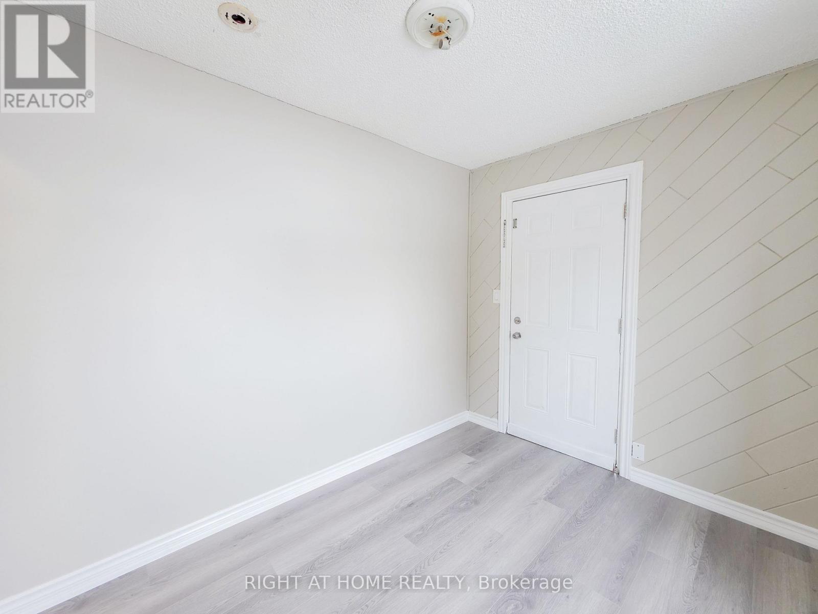 Upper - 38 Olive Avenue, Oshawa, Ontario  L1H 2N8 - Photo 13 - E12645440