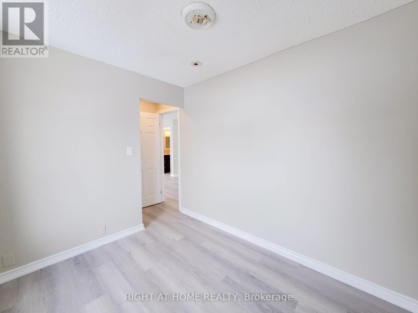 Upper - 38 Olive Avenue, Oshawa, Ontario  L1H 2N8 - Photo 14 - E12645440