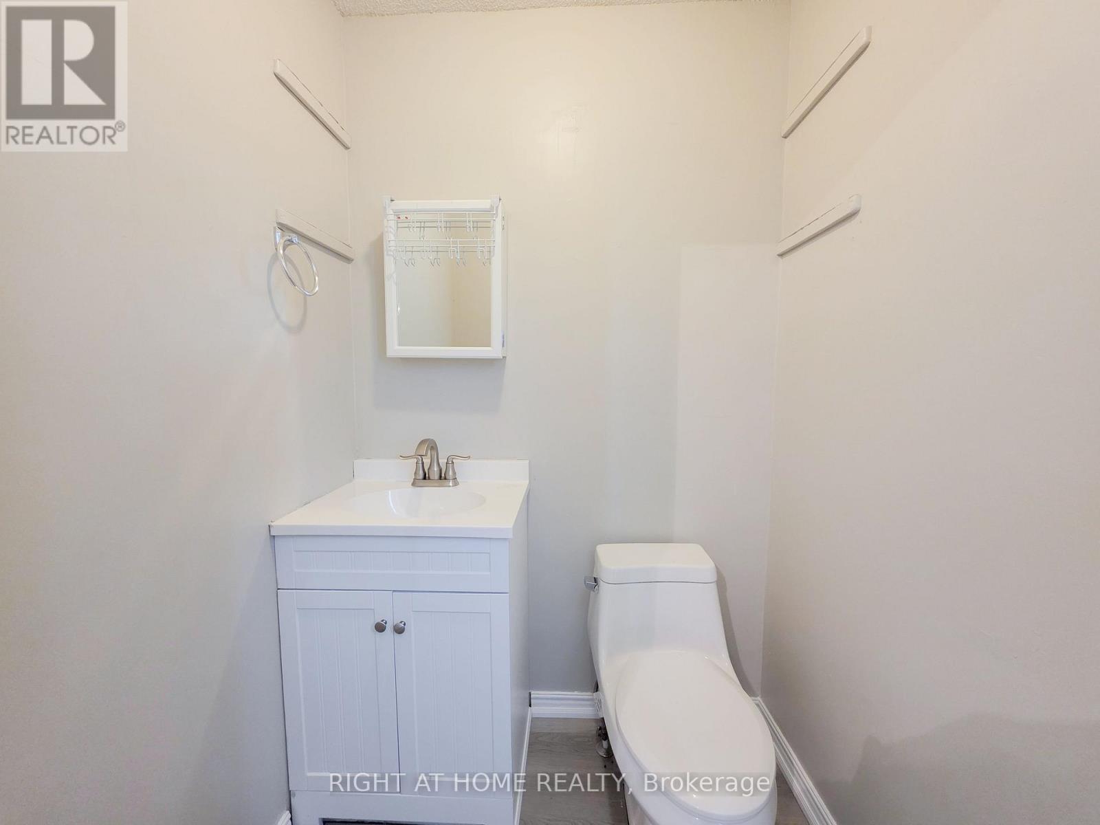 Upper - 38 Olive Avenue, Oshawa, Ontario  L1H 2N8 - Photo 19 - E12645440