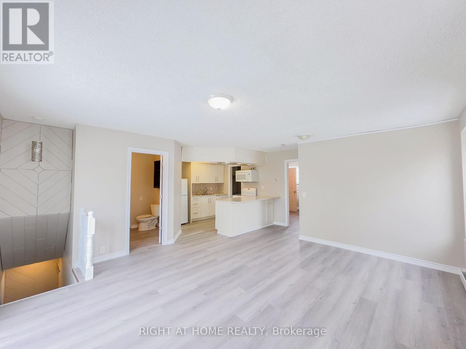 Upper - 38 Olive Avenue, Oshawa, Ontario  L1H 2N8 - Photo 4 - E12645440