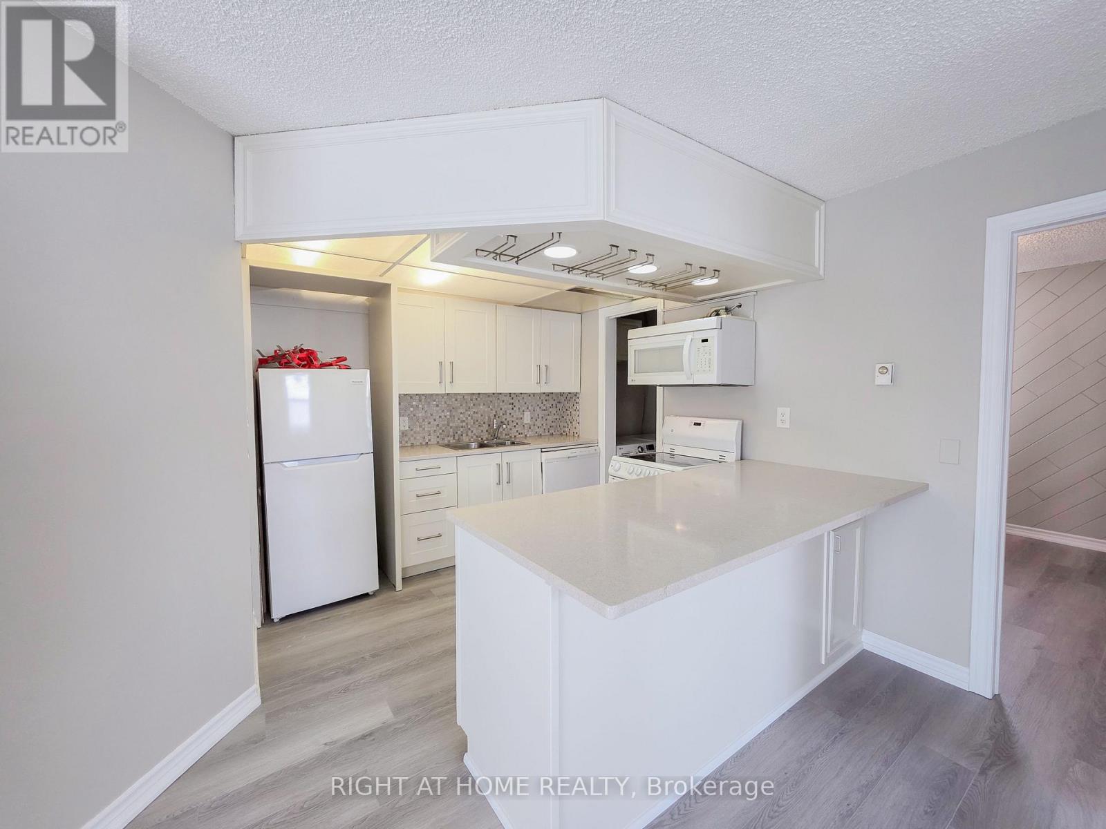 Upper - 38 Olive Avenue, Oshawa, Ontario  L1H 2N8 - Photo 6 - E12645440