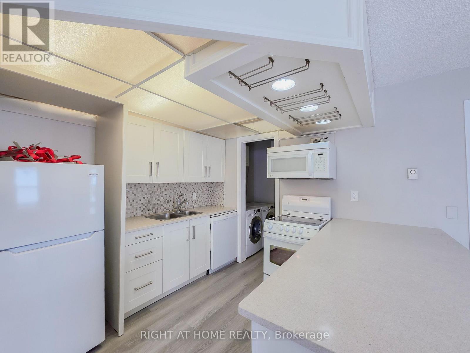 Upper - 38 Olive Avenue, Oshawa, Ontario  L1H 2N8 - Photo 7 - E12645440