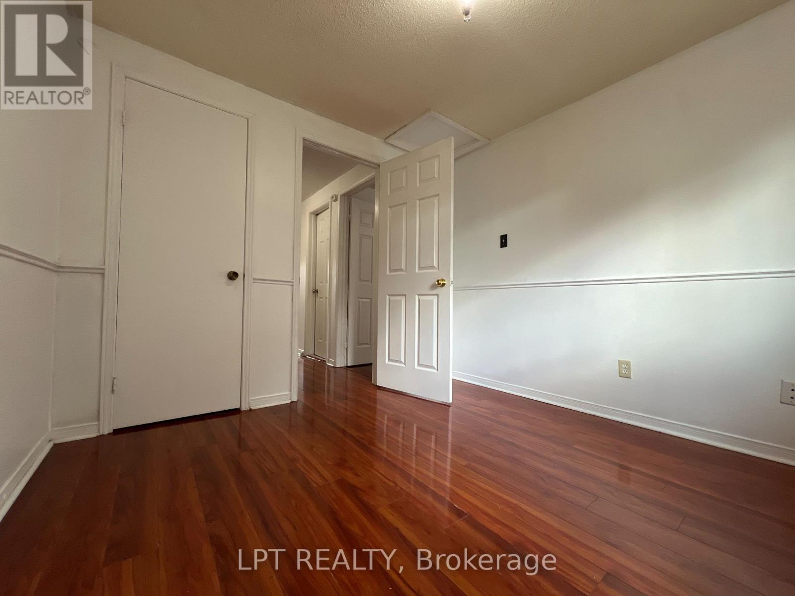 93 Martindale Crescent, Brampton, Ontario  L6X 2T8 - Photo 7 - W12645456