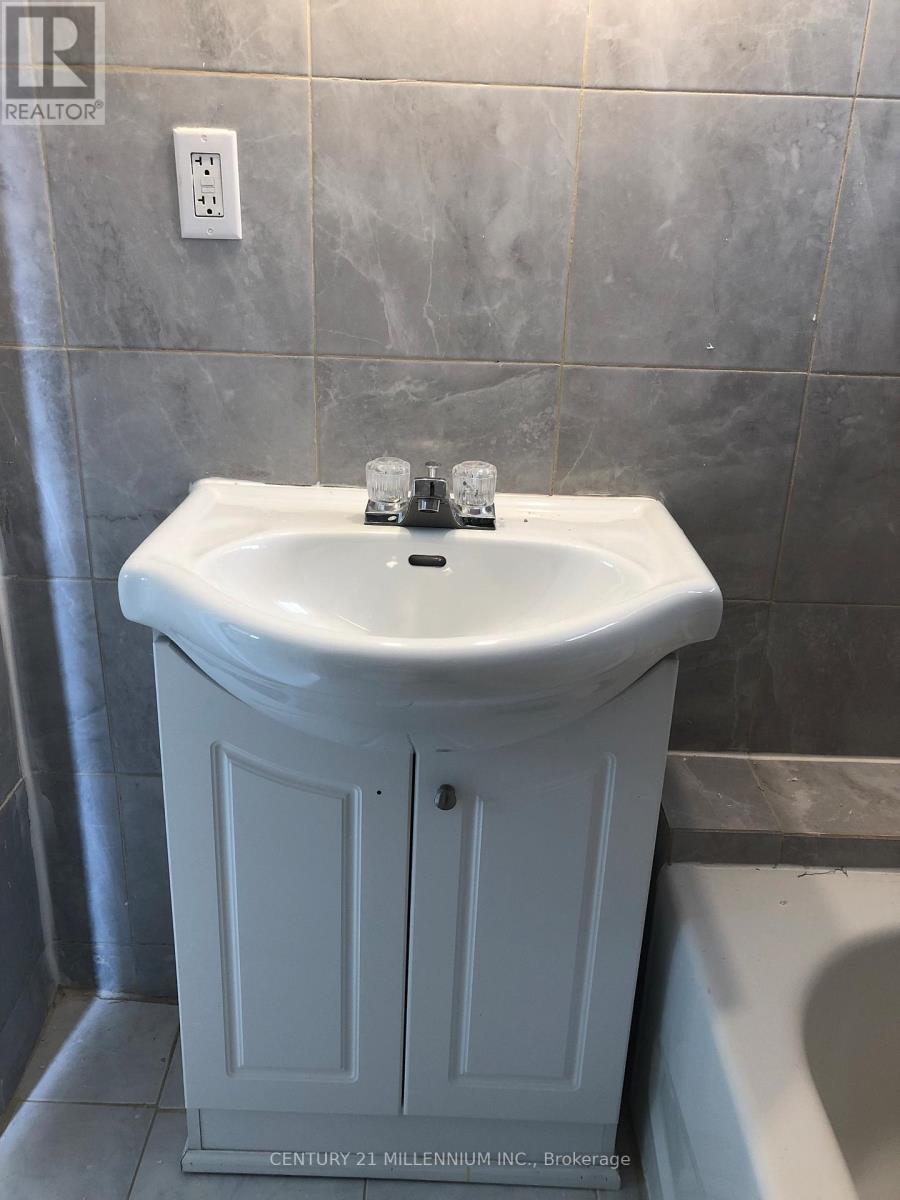 71 Clouston Avenue, Toronto, Ontario  M9N 1A8 - Photo 28 - W12645458