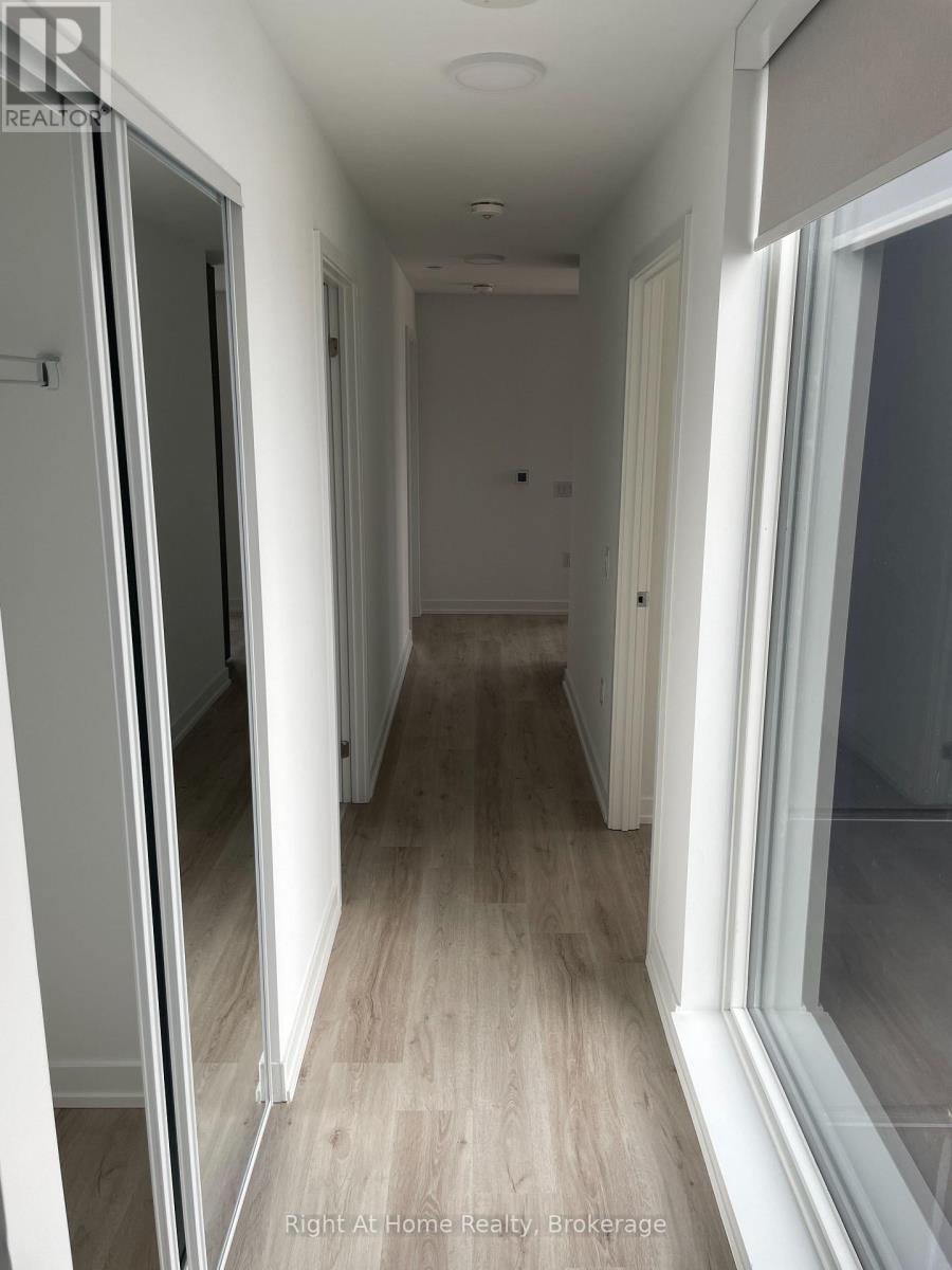 4103 - 395 Square One Drive, Mississauga, Ontario  L5B 0P6 - Photo 5 - W12645466