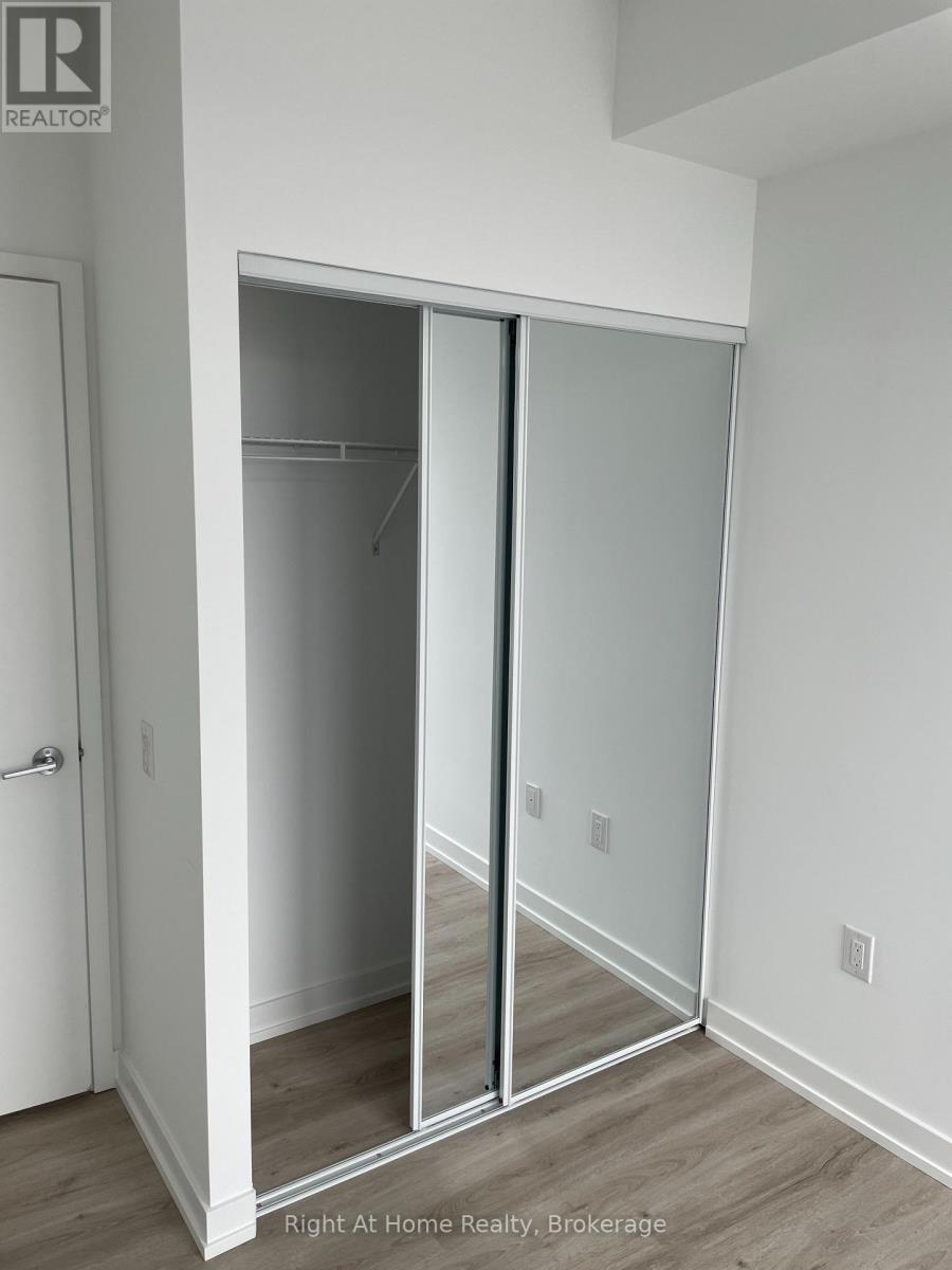 4103 - 395 Square One Drive, Mississauga, Ontario  L5B 0P6 - Photo 9 - W12645466