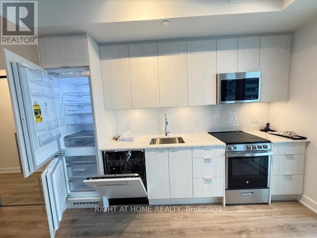 1804 - 430 Square One Drive, Mississauga, Ontario  L5B 0L6 - Photo 11 - W12645124