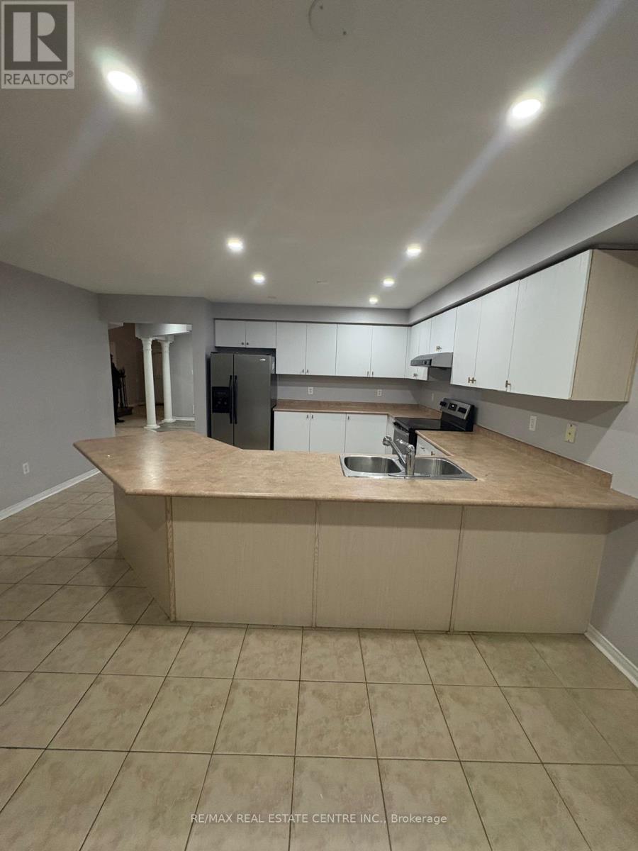 96 Luella Crescent, Brampton, Ontario  L7A 3H5 - Photo 16 - W12610160