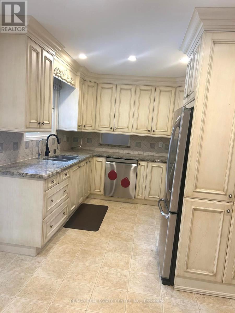 874 Childs Drive, Milton, Ontario  L9T 4J6 - Photo 5 - W12645332