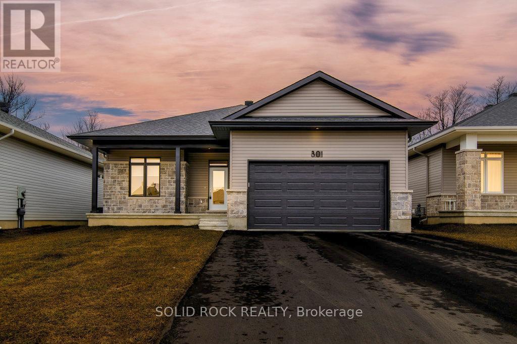 301 WOOD AVENUE, Smiths Falls, Ontario