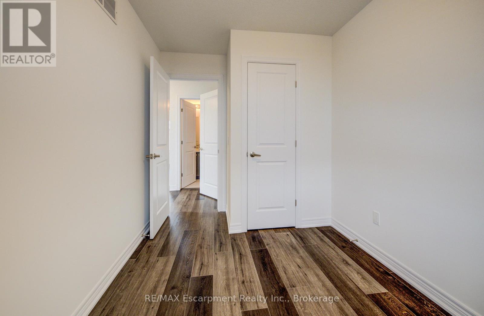 21 - 70 Kenesky Drive N, Hamilton, Ontario  L8B 2A9 - Photo 11 - X12645476