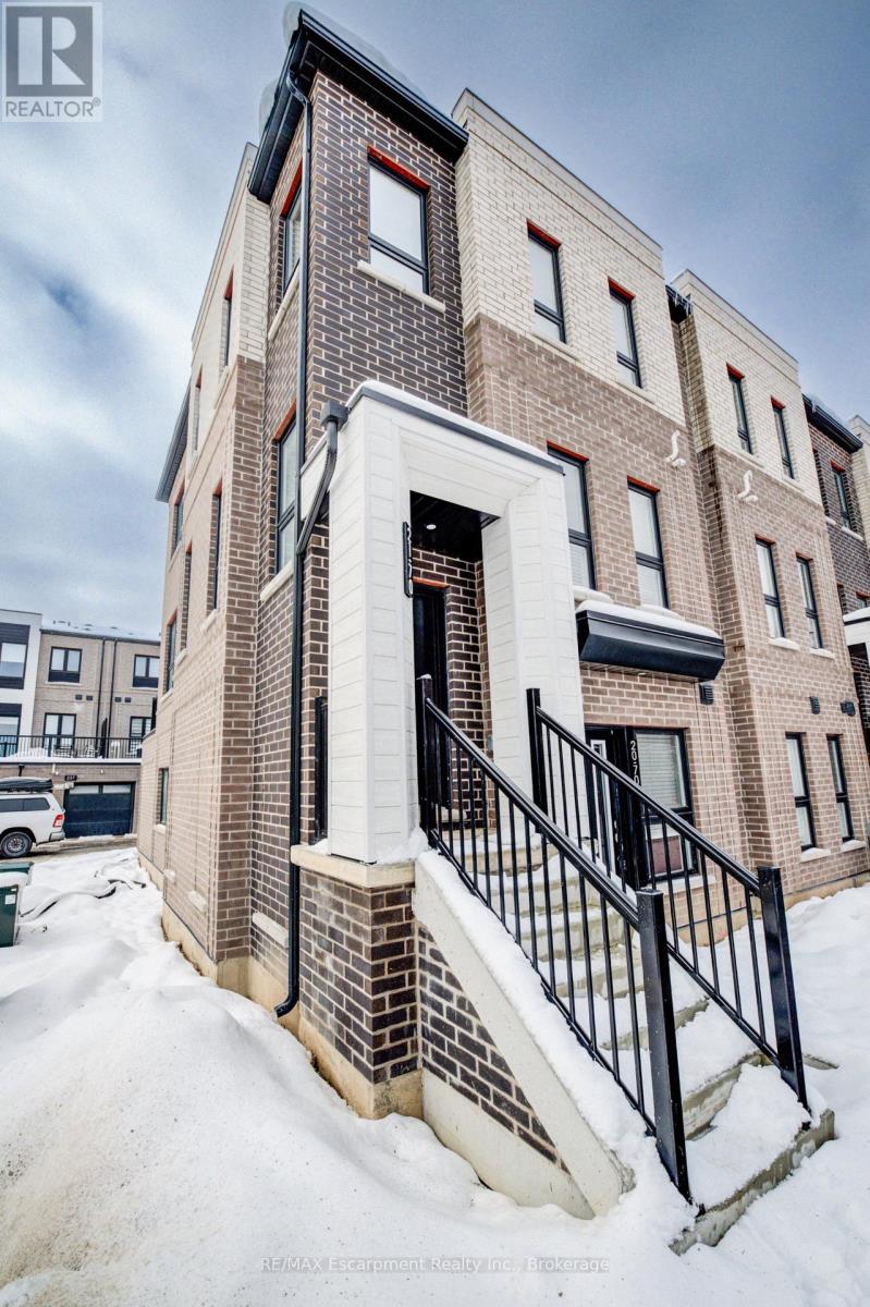 21 - 70 Kenesky Drive N, Hamilton, Ontario  L8B 2A9 - Photo 2 - X12645476