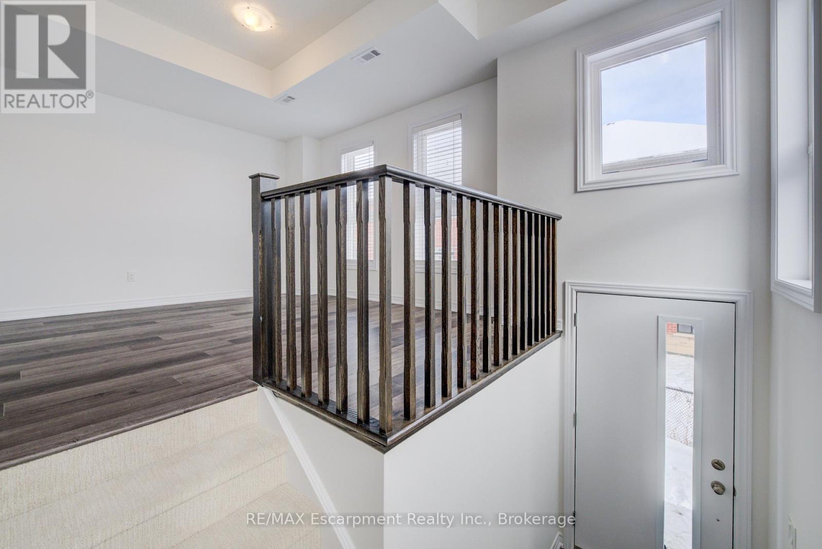 21 - 70 Kenesky Drive N, Hamilton, Ontario  L8B 2A9 - Photo 34 - X12645476