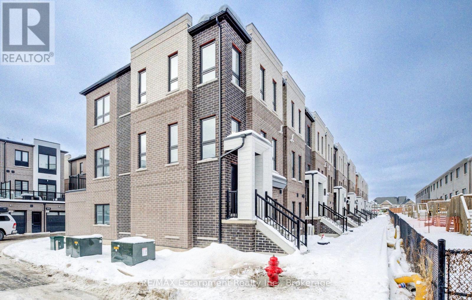 21 - 70 Kenesky Drive N, Hamilton, Ontario  L8B 2A9 - Photo 35 - X12645476