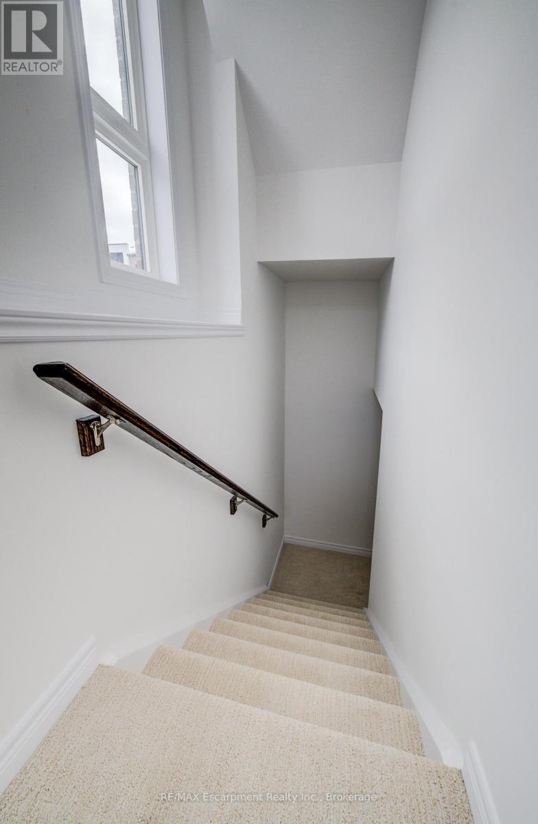 21 - 70 Kenesky Drive N, Hamilton, Ontario  L8B 2A9 - Photo 4 - X12645476