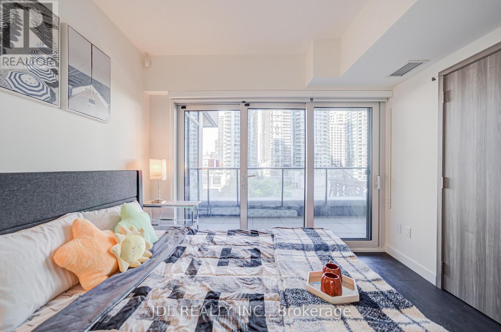 303 - 1 Concord Cityplace Way, Toronto, Ontario  M5V 0X3 - Photo 37 - C12645478