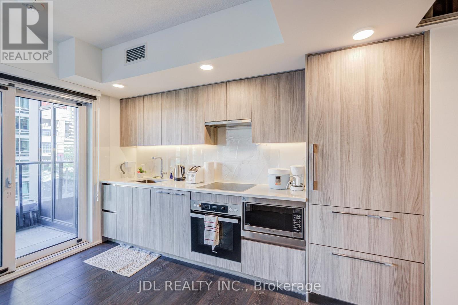 303 - 1 Concord Cityplace Way, Toronto, Ontario  M5V 0X3 - Photo 7 - C12645478