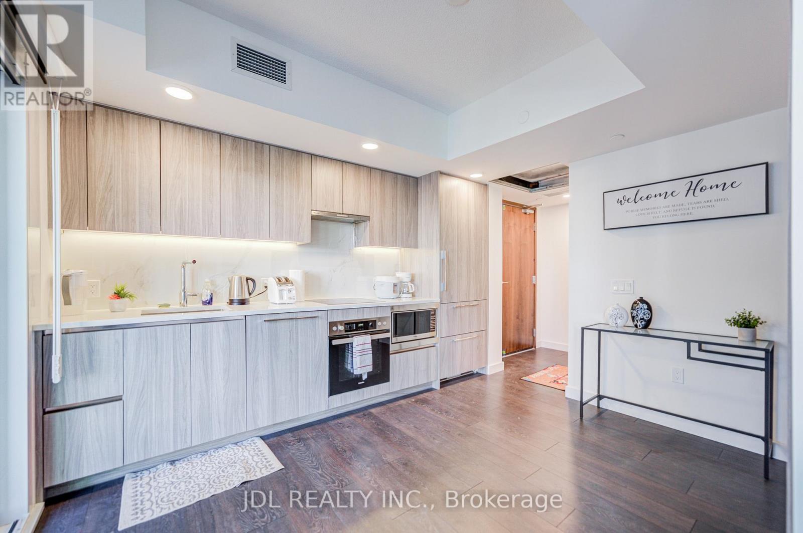 303 - 1 Concord Cityplace Way, Toronto, Ontario  M5V 0X3 - Photo 8 - C12645478