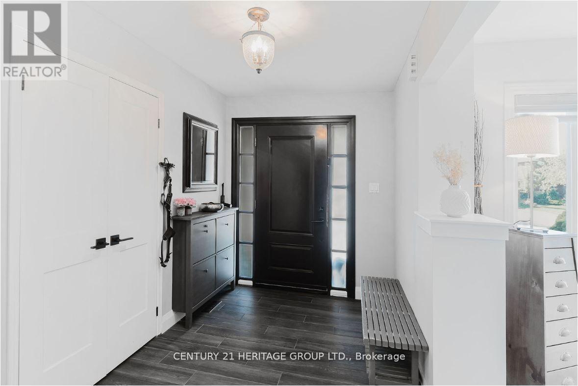 147 Pentland Crescent, Vaughan, Ontario  L6A 1T4 - Photo 2 - N12645508