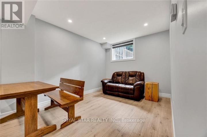 Upper - 119 Waterloo Street, Kitchener, Ontario  N2H 3V5 - Photo 6 - X12645488