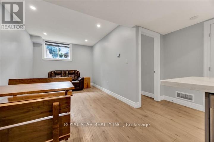 Upper - 119 Waterloo Street, Kitchener, Ontario  N2H 3V5 - Photo 8 - X12645488