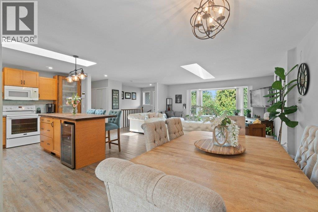 2131 21 Street Ne, Salmon Arm, British Columbia  V1E 3E4 - Photo 2 - 10370537