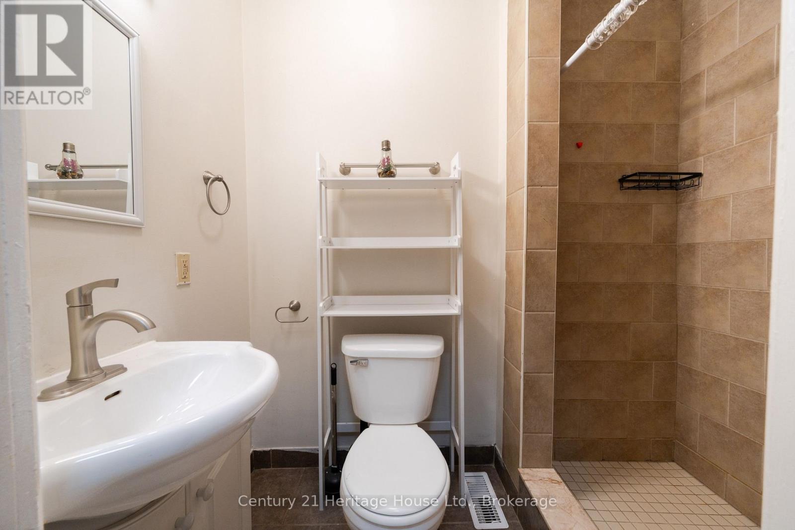 D - 210 Wilson Street, Hamilton, Ontario  L8R 1E5 - Photo 12 - X12461540