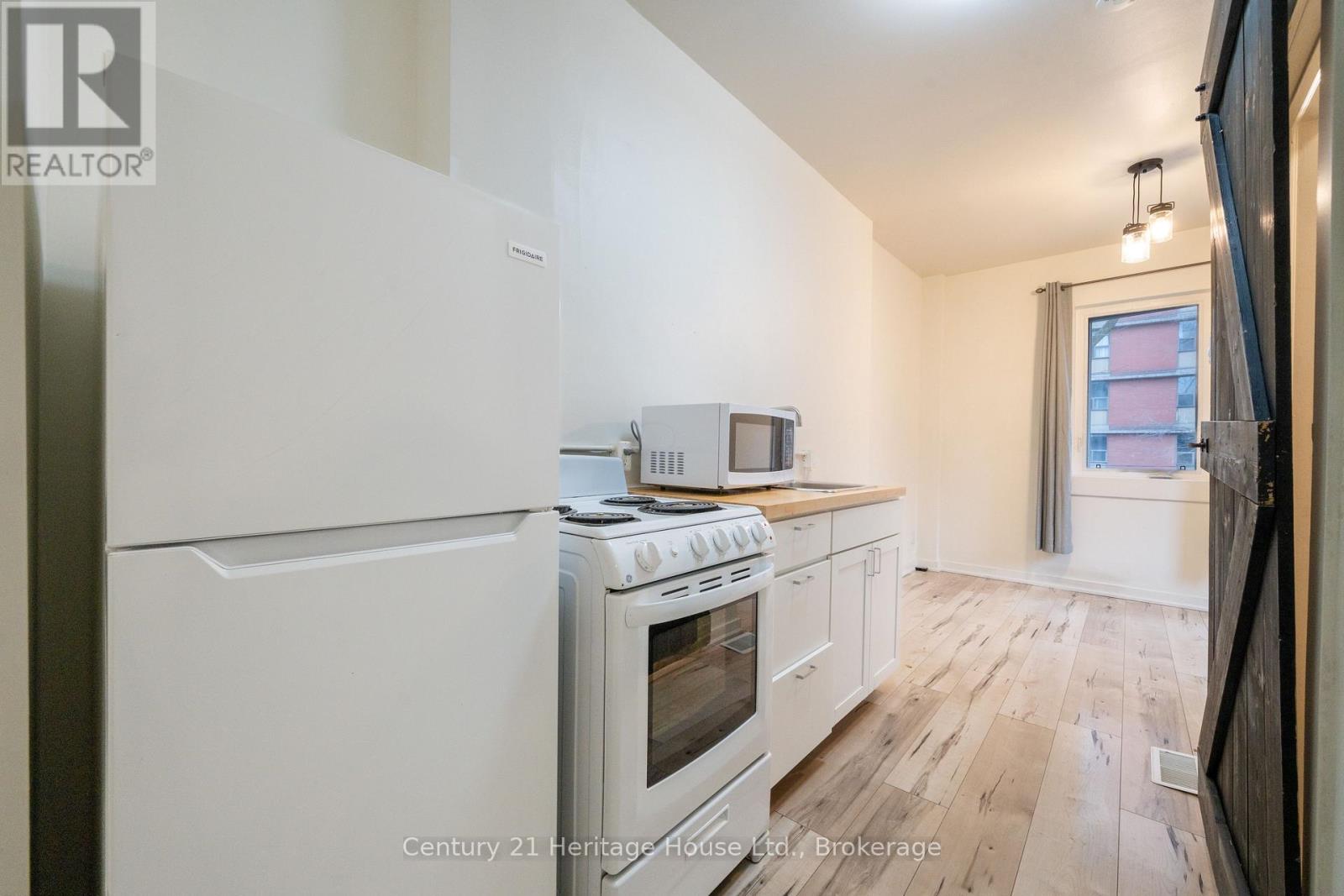 D - 210 Wilson Street, Hamilton, Ontario  L8R 1E5 - Photo 11 - X12461540