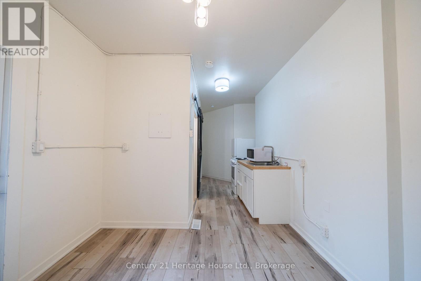 D - 210 Wilson Street, Hamilton, Ontario  L8R 1E5 - Photo 3 - X12461540