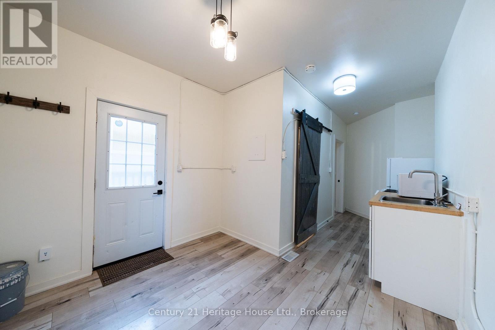 D - 210 Wilson Street, Hamilton, Ontario  L8R 1E5 - Photo 4 - X12461540