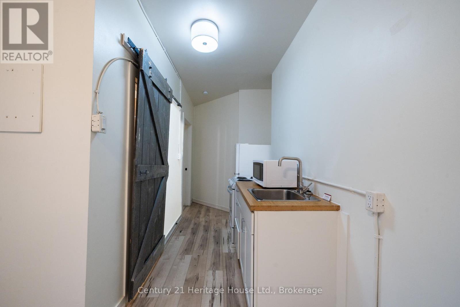 D - 210 Wilson Street, Hamilton, Ontario  L8R 1E5 - Photo 7 - X12461540