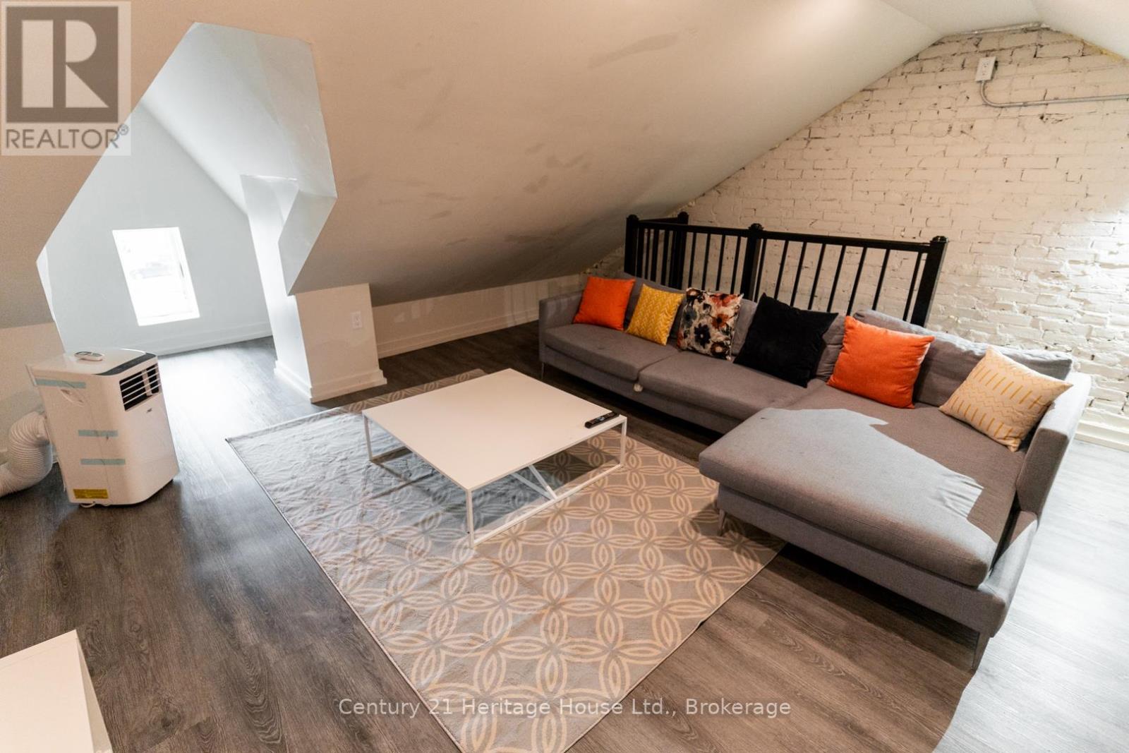 A - 210 Wilson Street, Hamilton (Landsdale), Ontario  L8R 1E5 - Photo 11 - X12472649