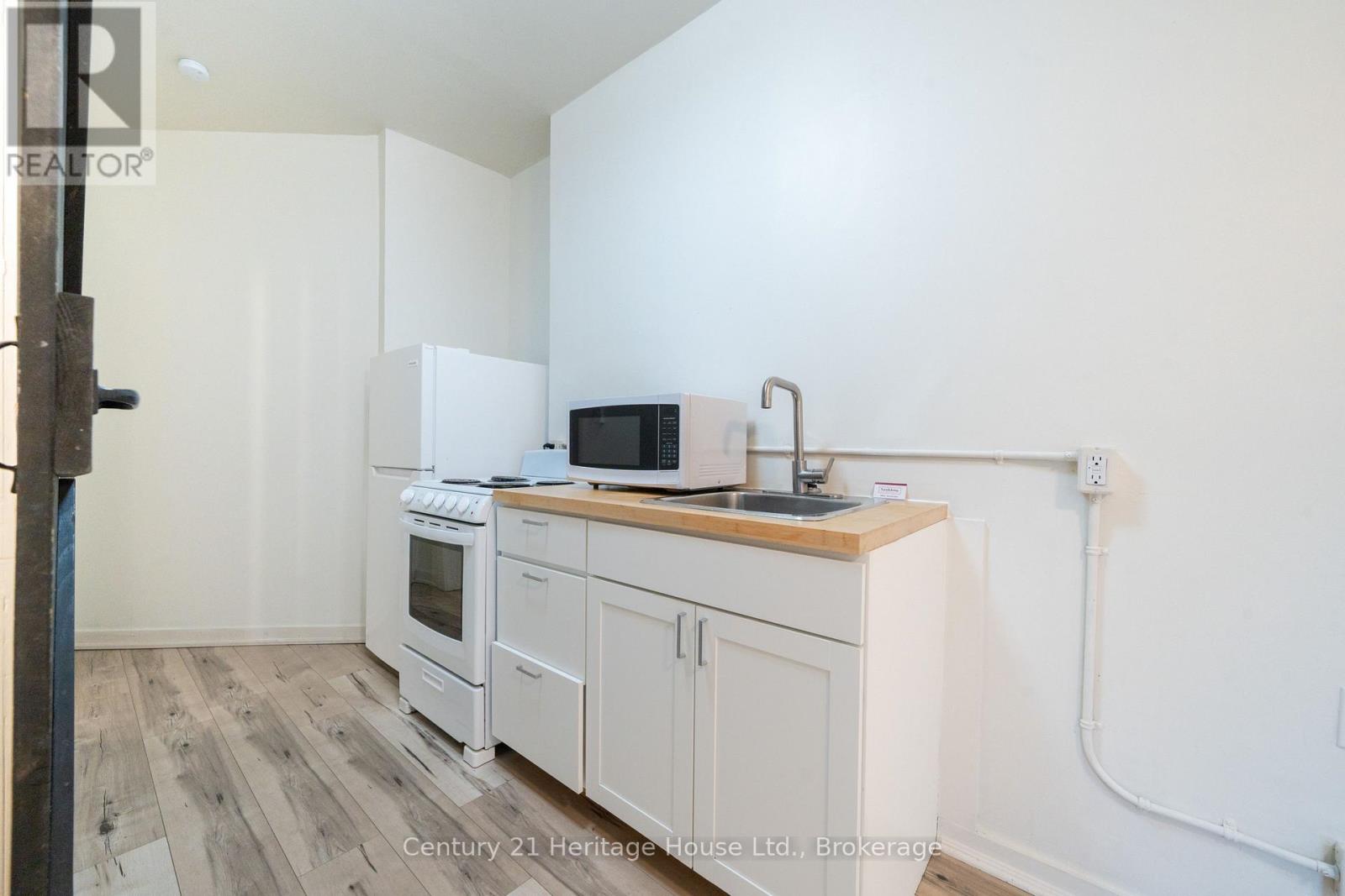 D - 210 Wilson Street, Hamilton, Ontario  L8R 1E5 - Photo 8 - X12461540