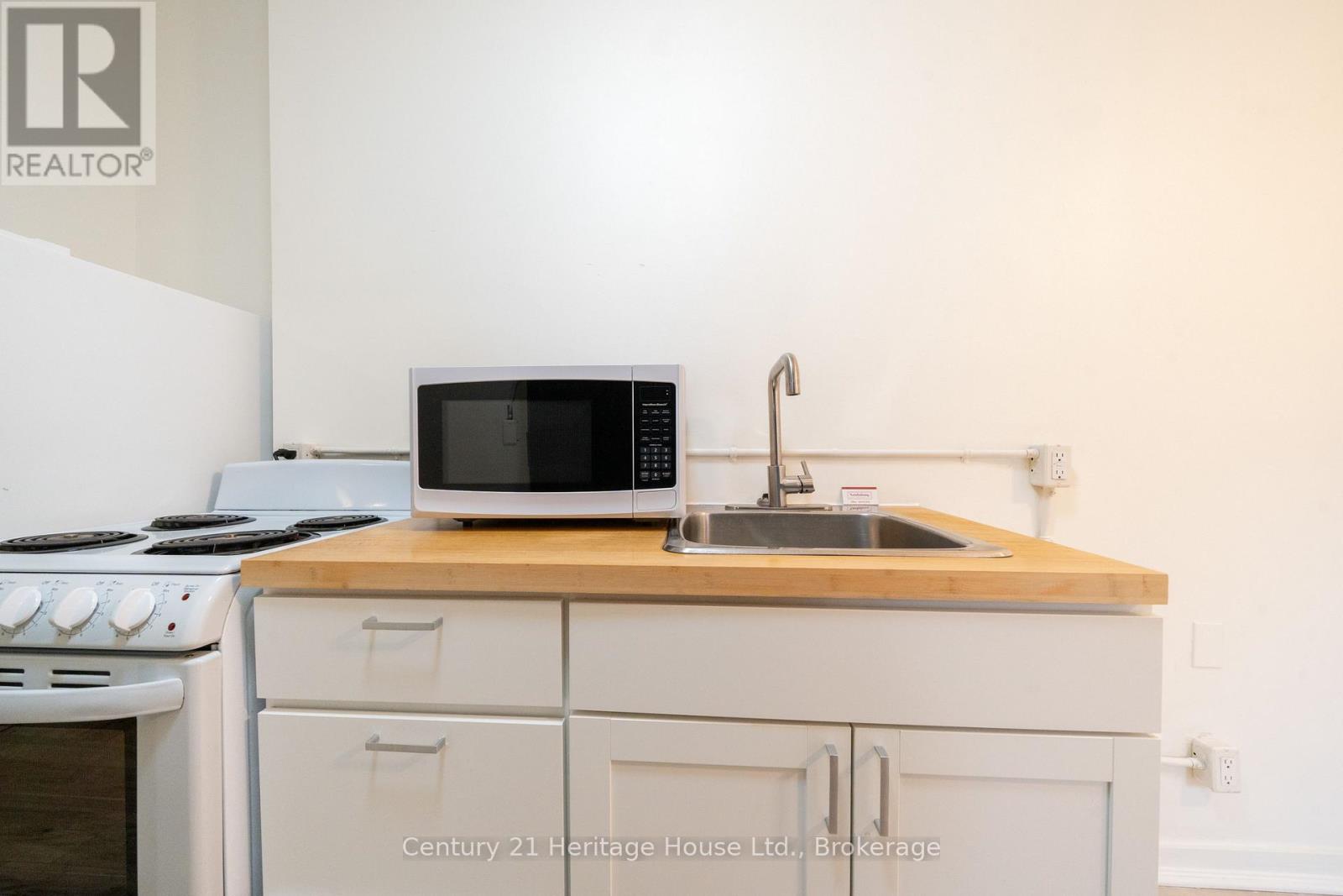 D - 210 Wilson Street, Hamilton, Ontario  L8R 1E5 - Photo 9 - X12461540