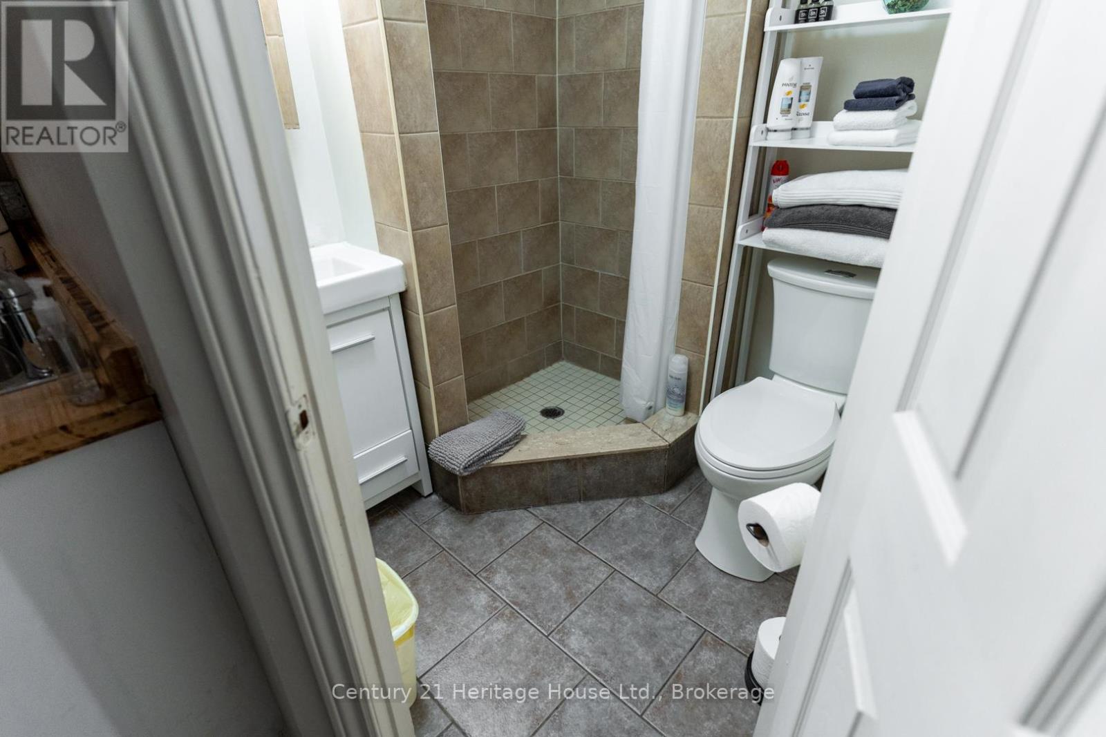 A - 210 Wilson Street, Hamilton (Landsdale), Ontario  L8R 1E5 - Photo 16 - X12472649